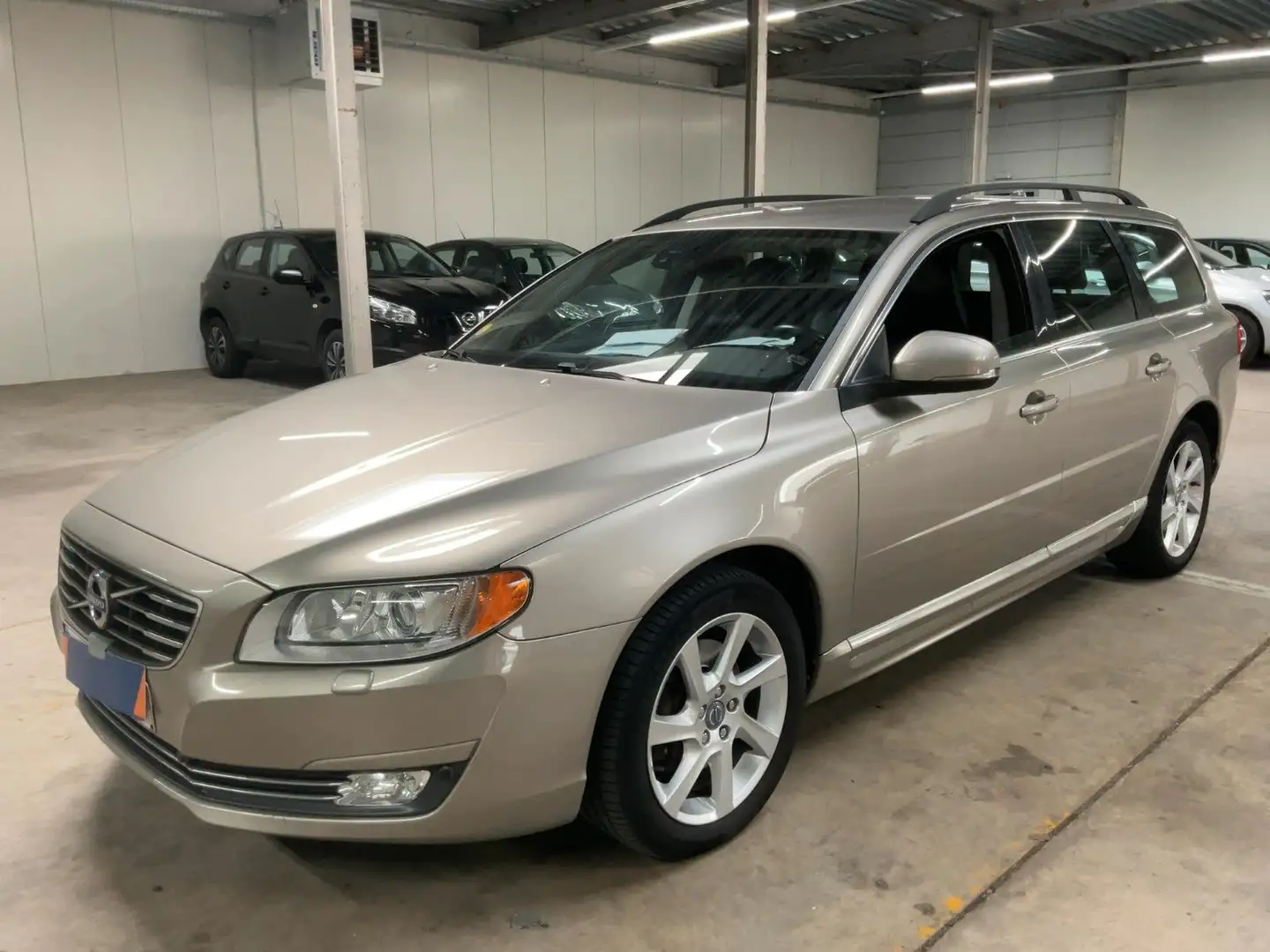 Volvo V70 D5 Kombi Momentum Allrad AWD Grau - 1