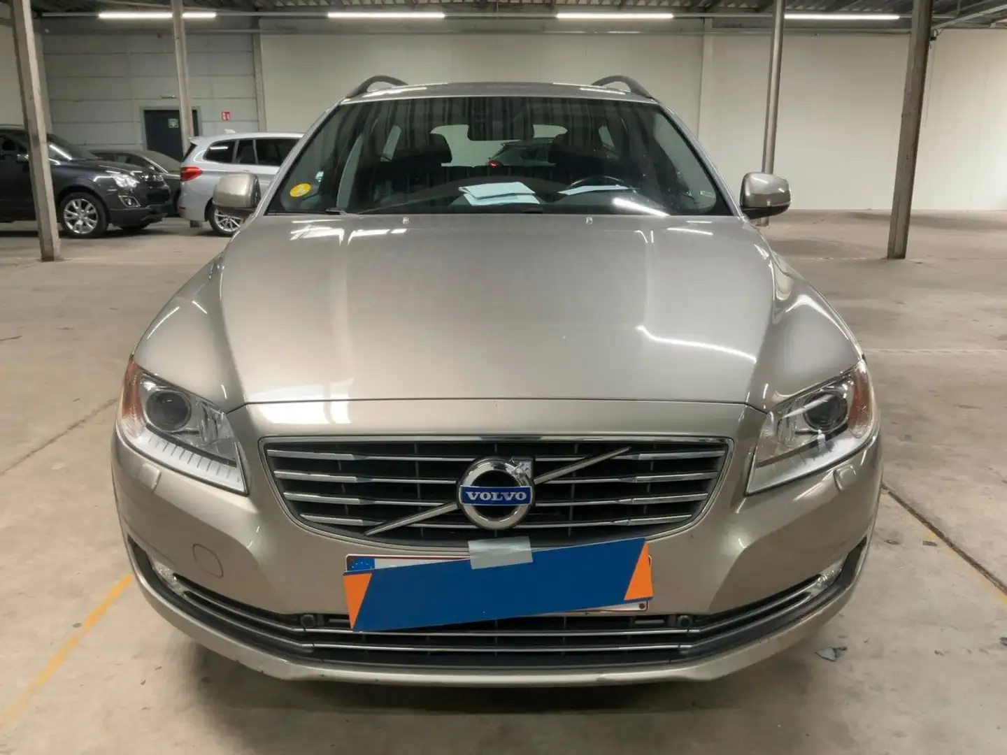 Volvo V70 D5 Kombi Momentum Allrad AWD Grau - 2