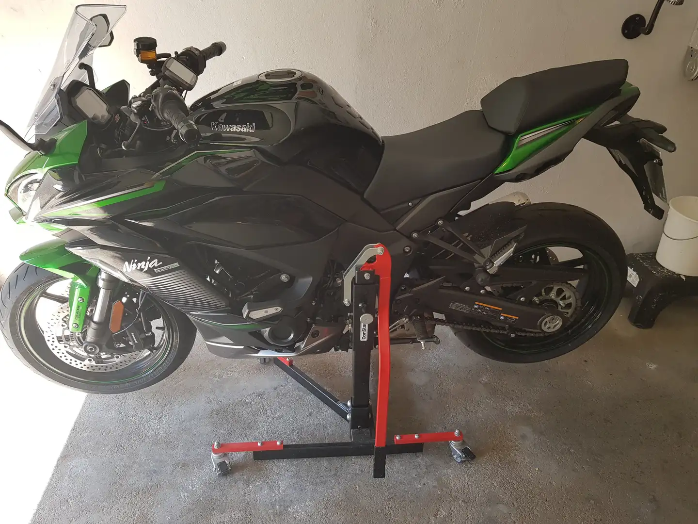 Kawasaki Ninja 1000SX crna - 2