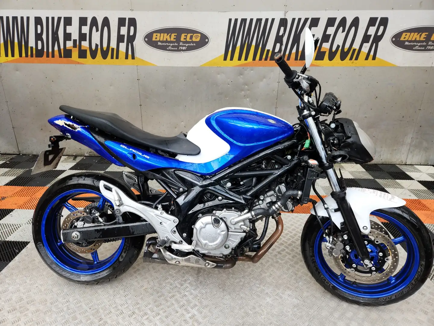 Suzuki Gladius 650 Blauw - 1