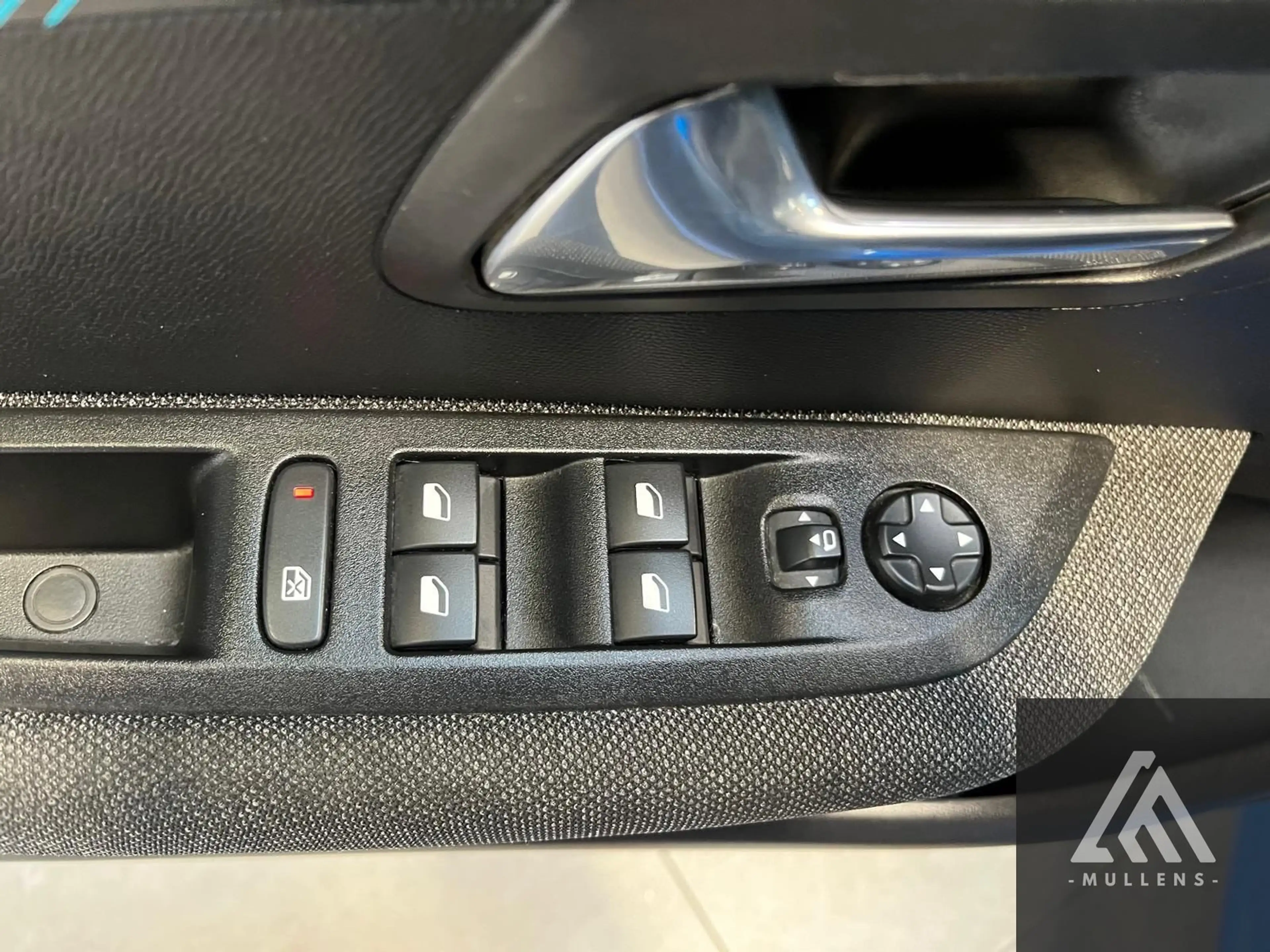 Peugeot e-208 e-208 136 Style — photo 15