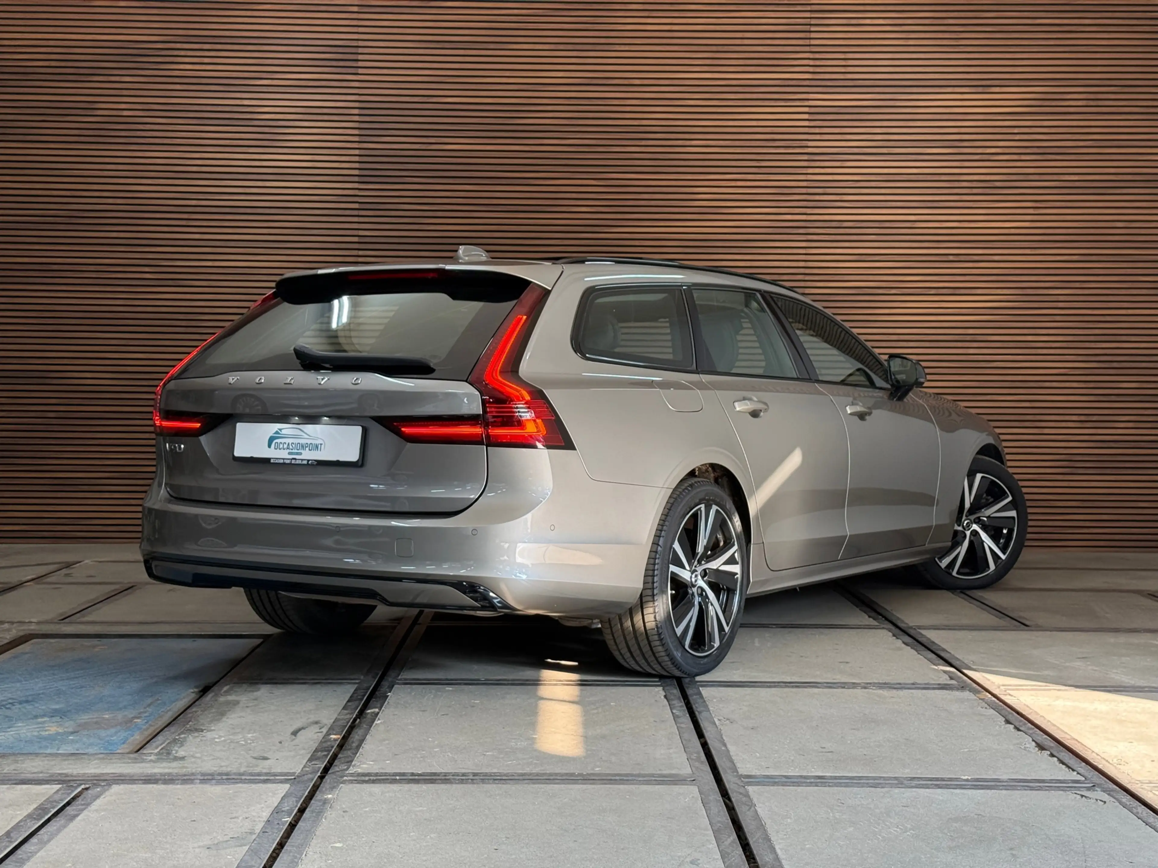 Volvo V90 2.0 T6 Plug-in hybrid AWD Ultimate Dark | FaceLift — photo 3