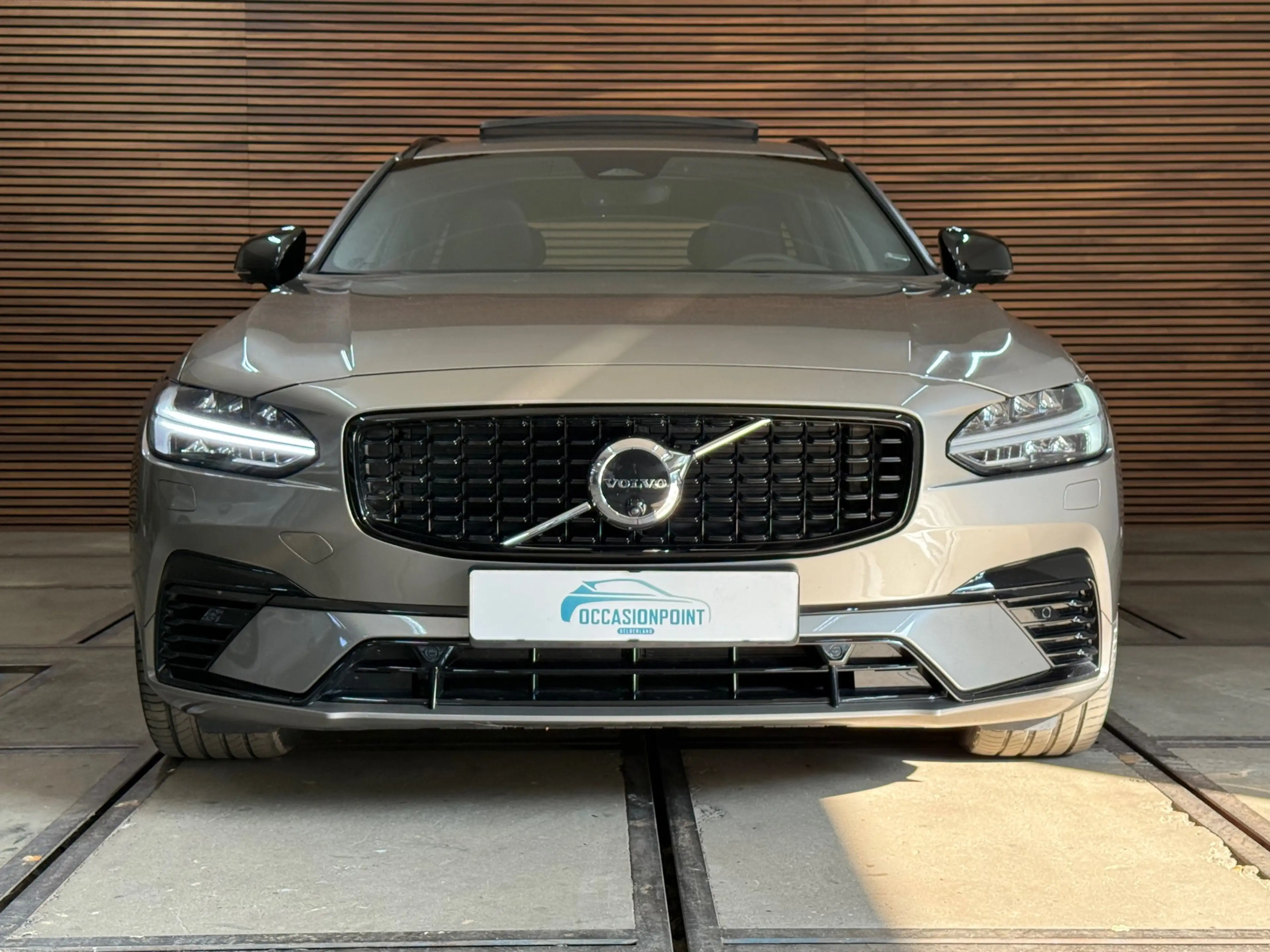 Volvo V90 2.0 T6 Plug-in hybrid AWD Ultimate Dark | FaceLift — photo 11