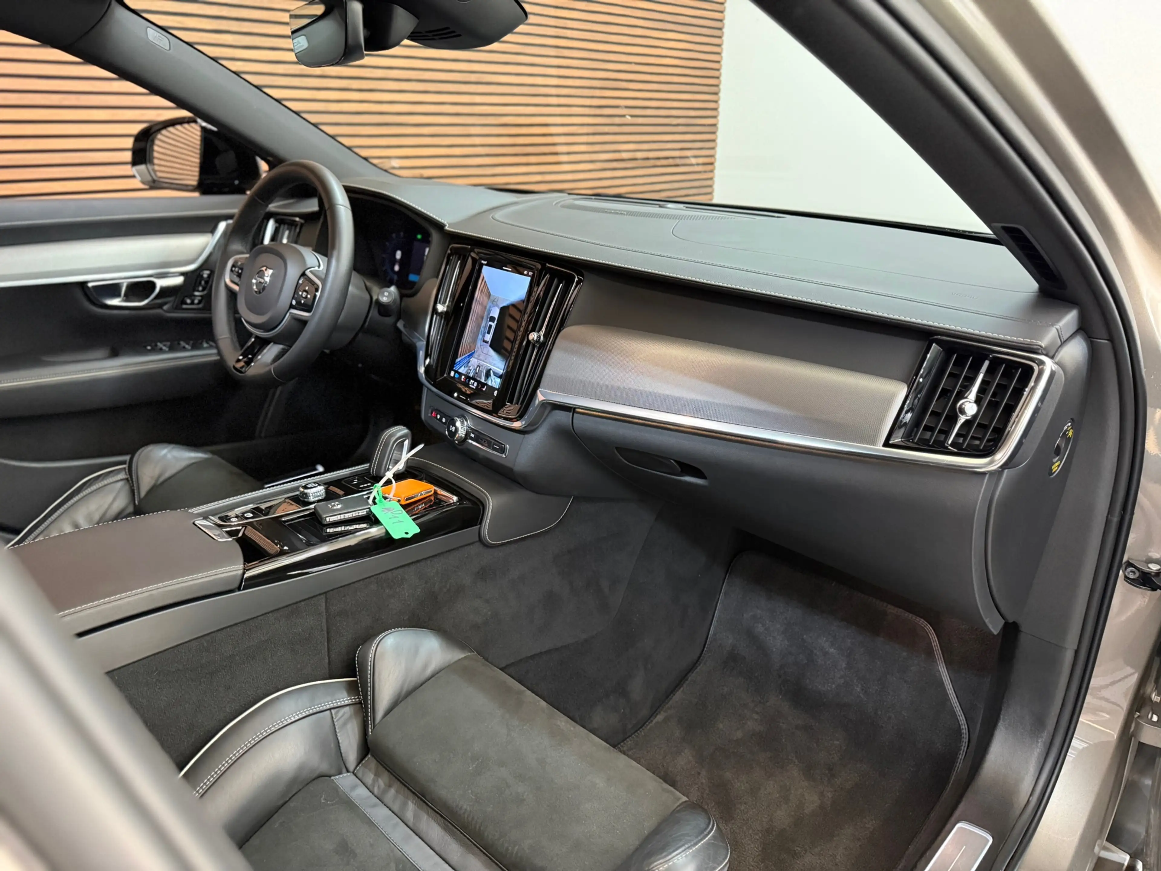 Volvo V90 2.0 T6 Plug-in hybrid AWD Ultimate Dark | FaceLift — photo 9