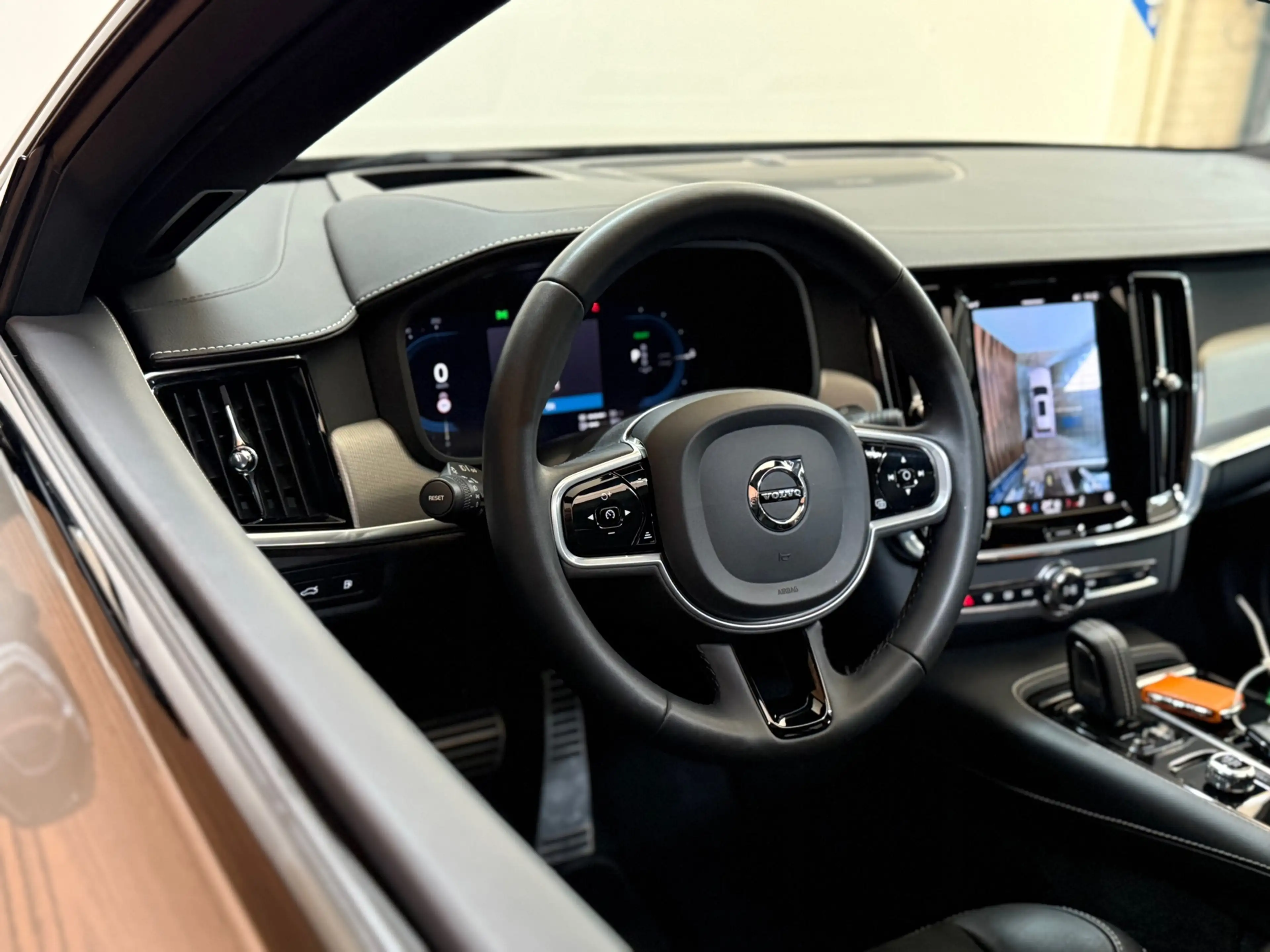Volvo V90 2.0 T6 Plug-in hybrid AWD Ultimate Dark | FaceLift — photo 2