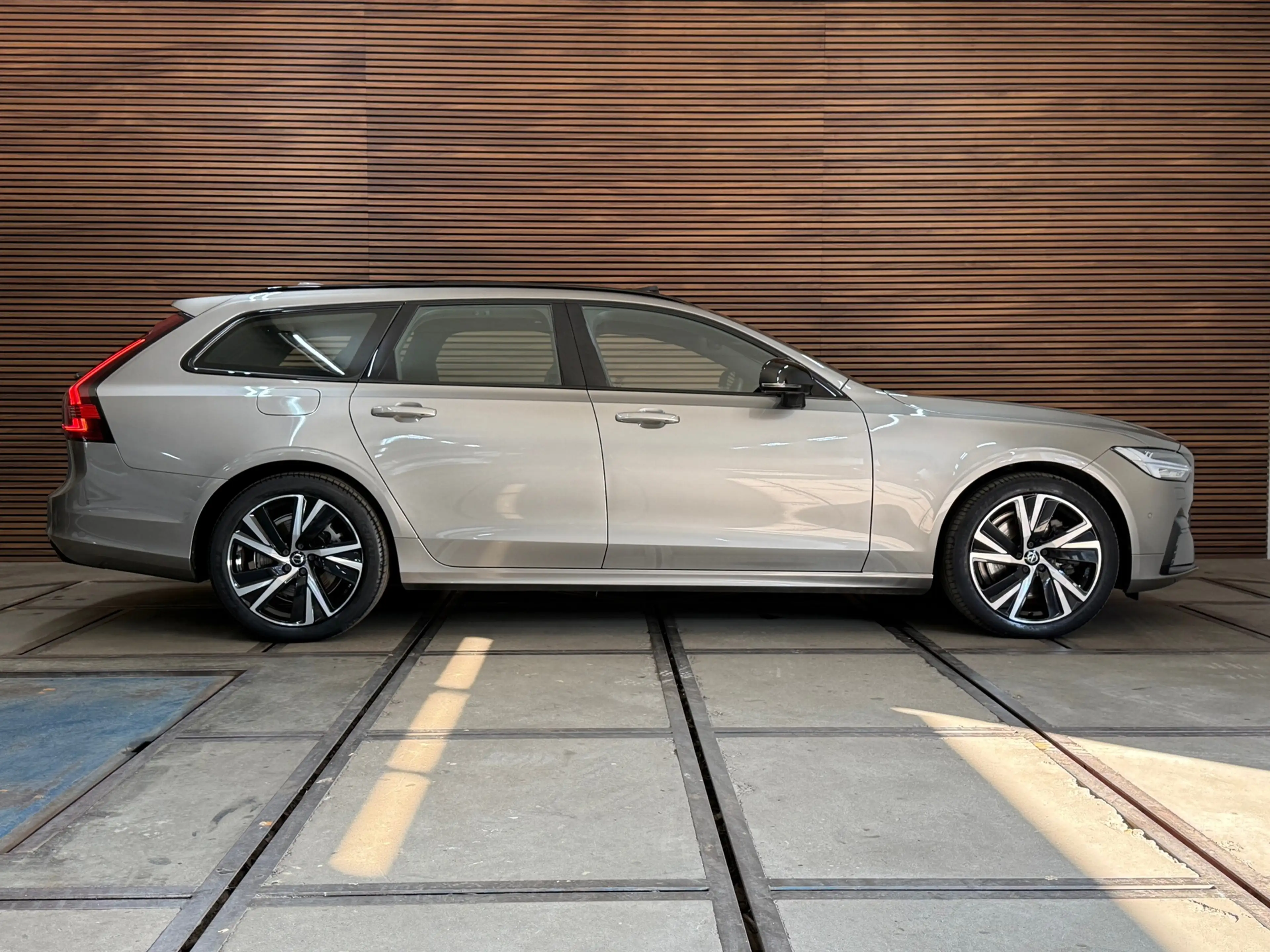 Volvo V90 2.0 T6 Plug-in hybrid AWD Ultimate Dark | FaceLift — photo 4
