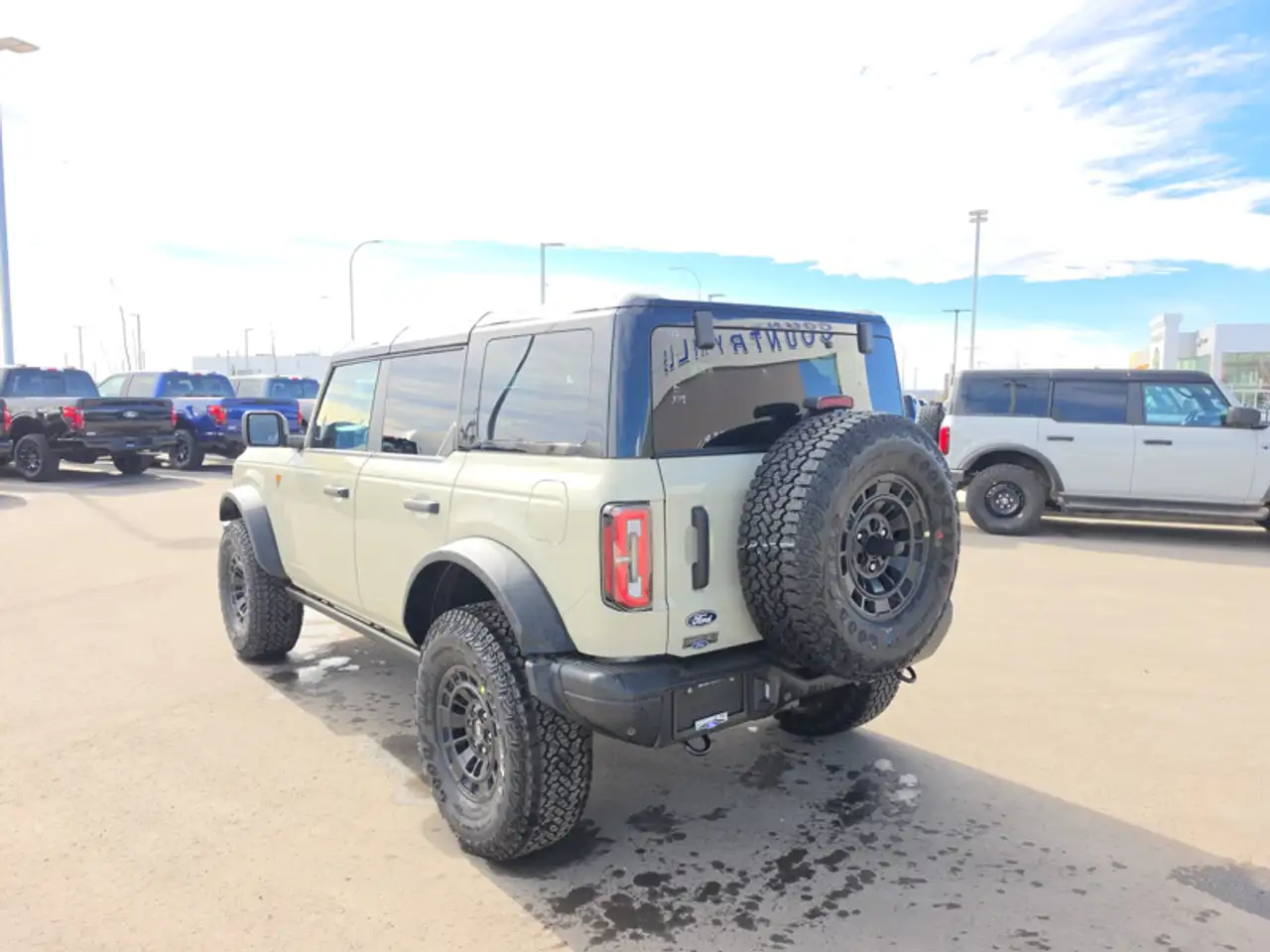 Ford Bronco снимка Ford Bronco
