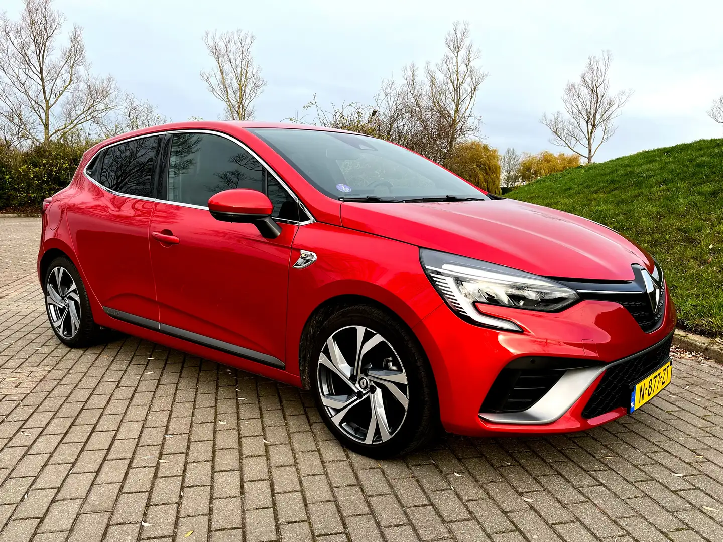 Renault Clio 1.6 E-Tech Hybrid 140 R.S. Line, Navi 9,3" BT Rood - 2