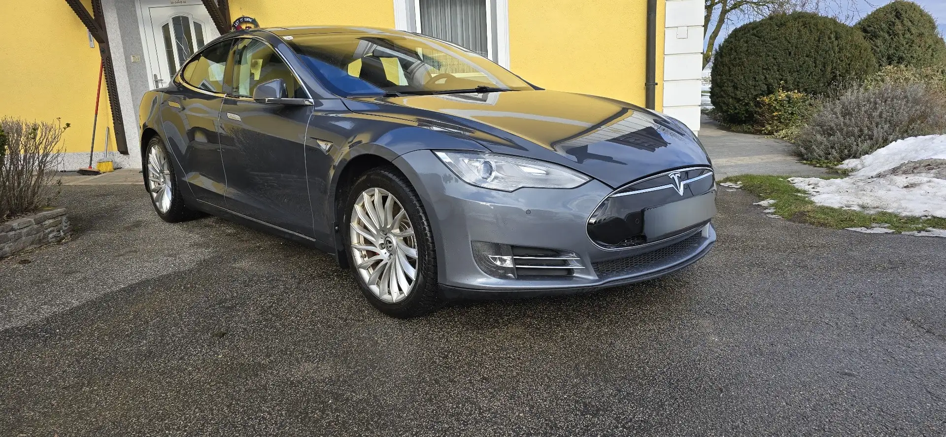 Tesla Model S gratis laden Lebenslang bei Tesla Grau - 2