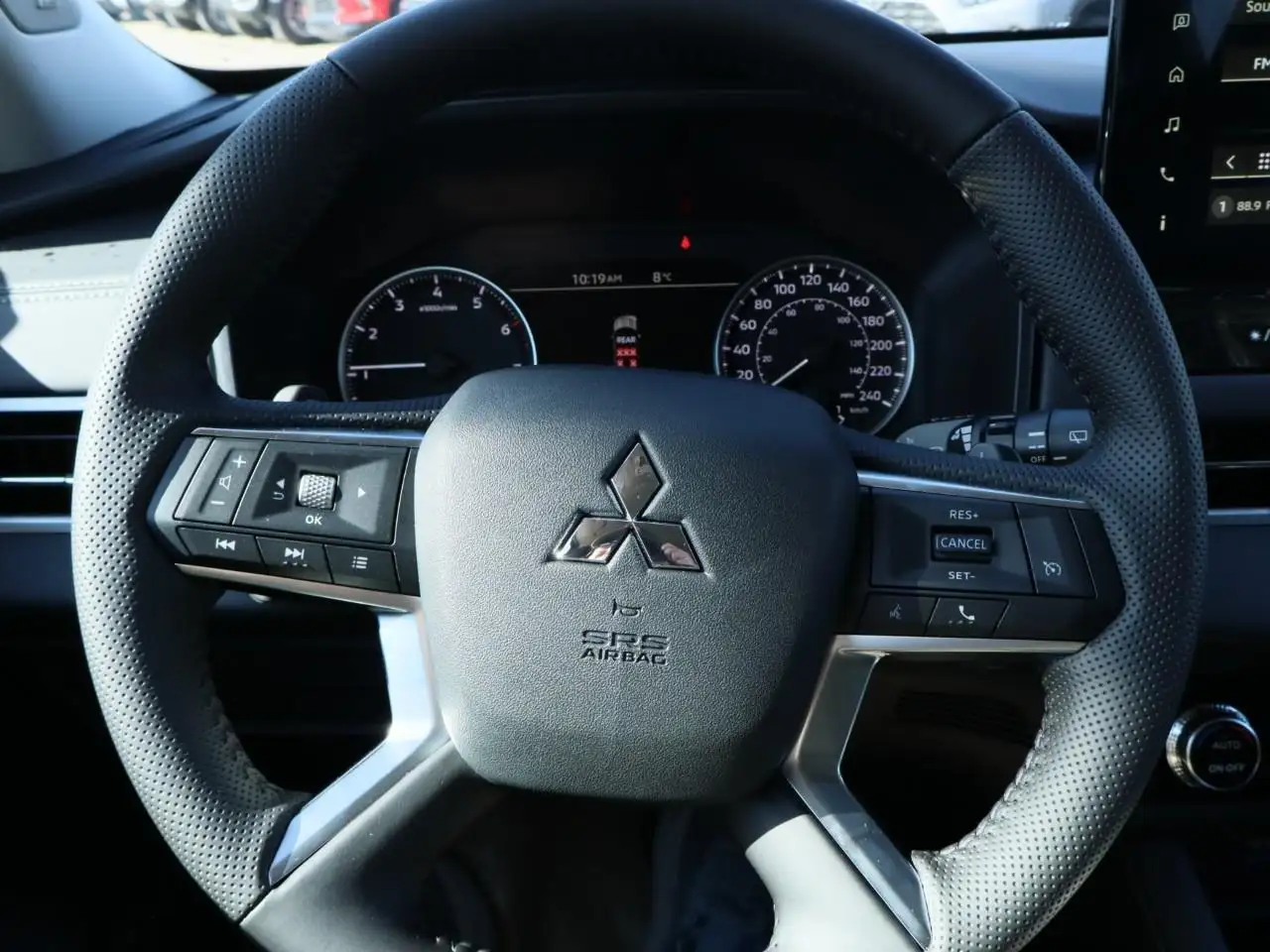 Mitsubishi Outlander снимка Mitsubishi Outlander