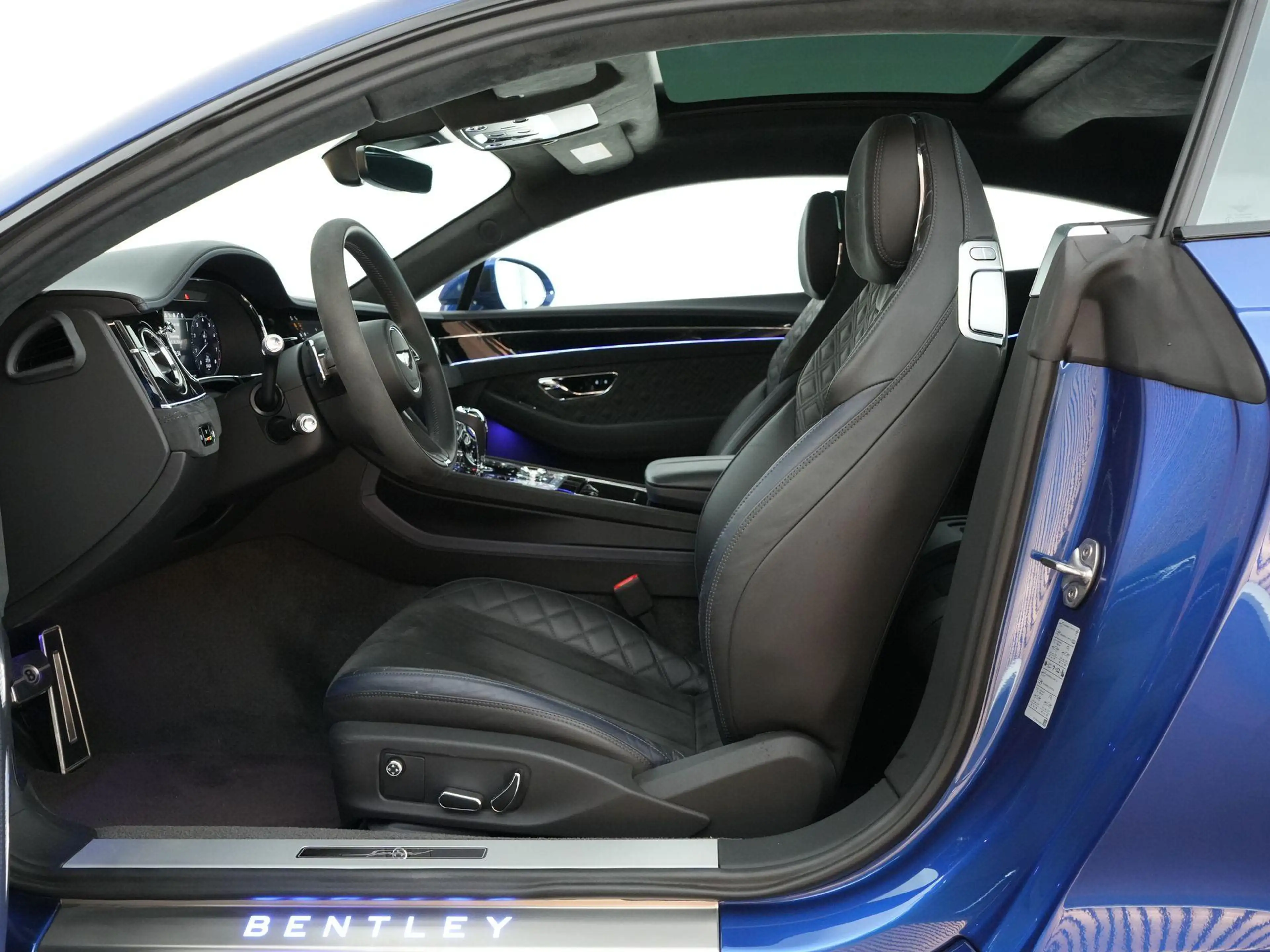 Bentley Continental GT W12 Speed 6.0 659pk |panoramadak|rotating|Naim|car — photo 11