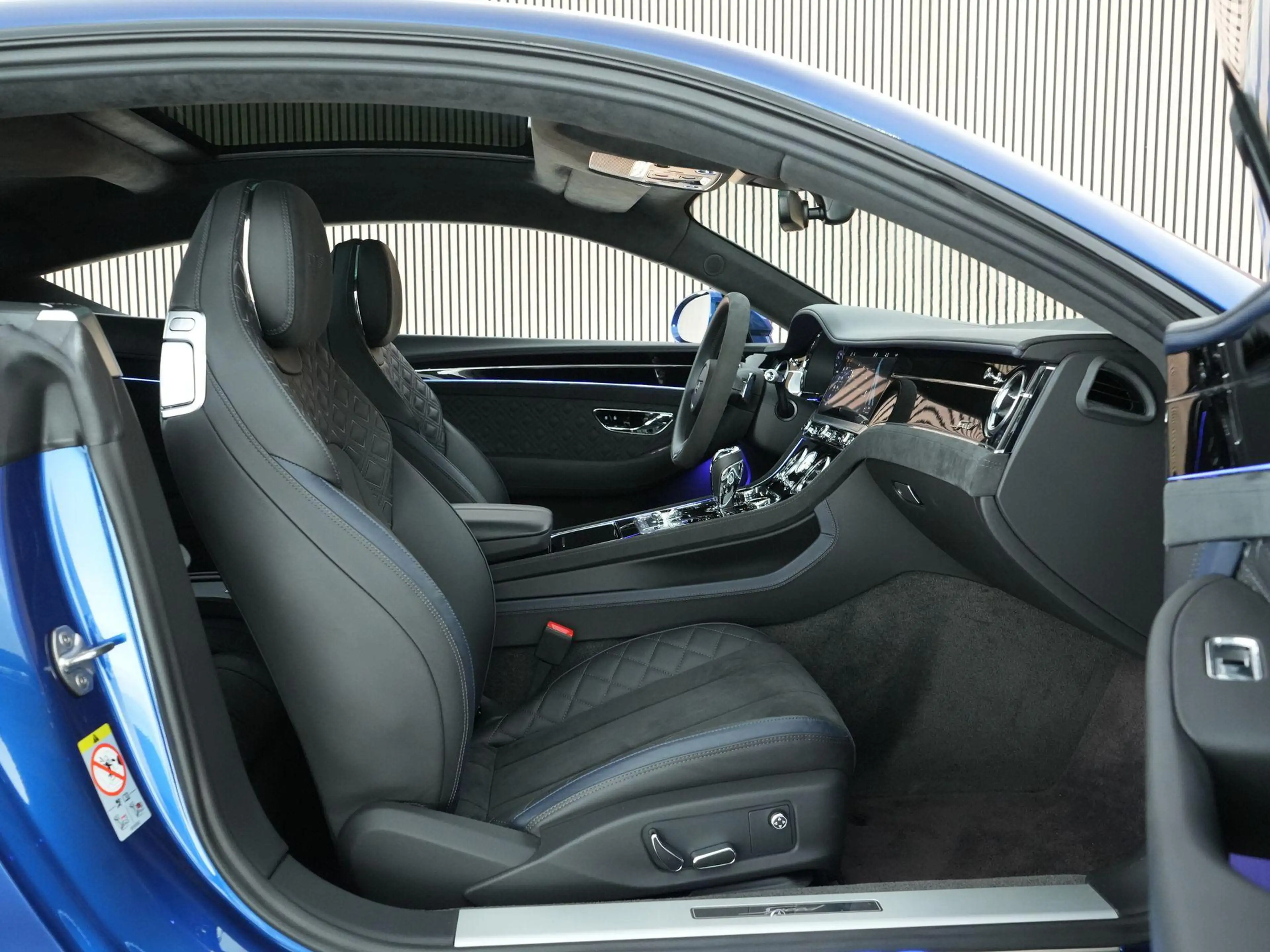 Bentley Continental GT W12 Speed 6.0 659pk |panoramadak|rotating|Naim|car — photo 6