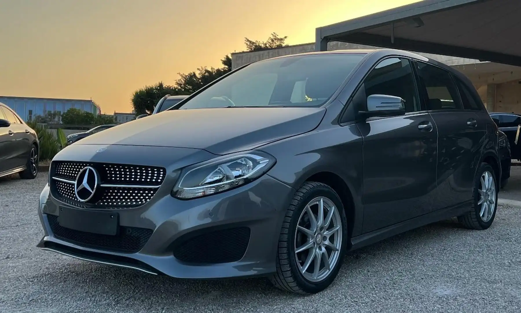 Mercedes-Benz B 180 d Executive Grigio - 2