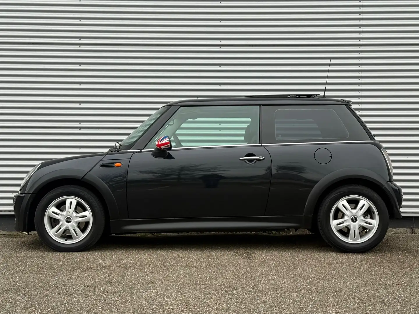 MINI Cooper 1.6 Salt, APK, Panoramadak – PDC – Cruise – 15" Li Zwart - 2