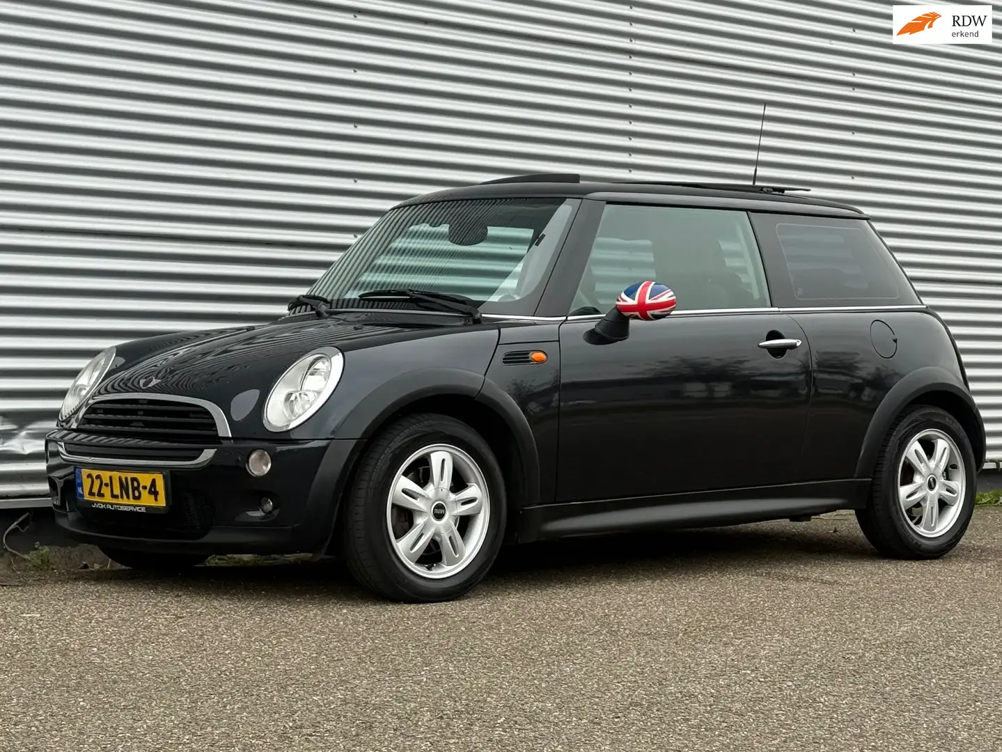 MINI Cooper 1.6 Salt, APK, Panoramadak – PDC – Cruise – 15" Li Zwart - 1