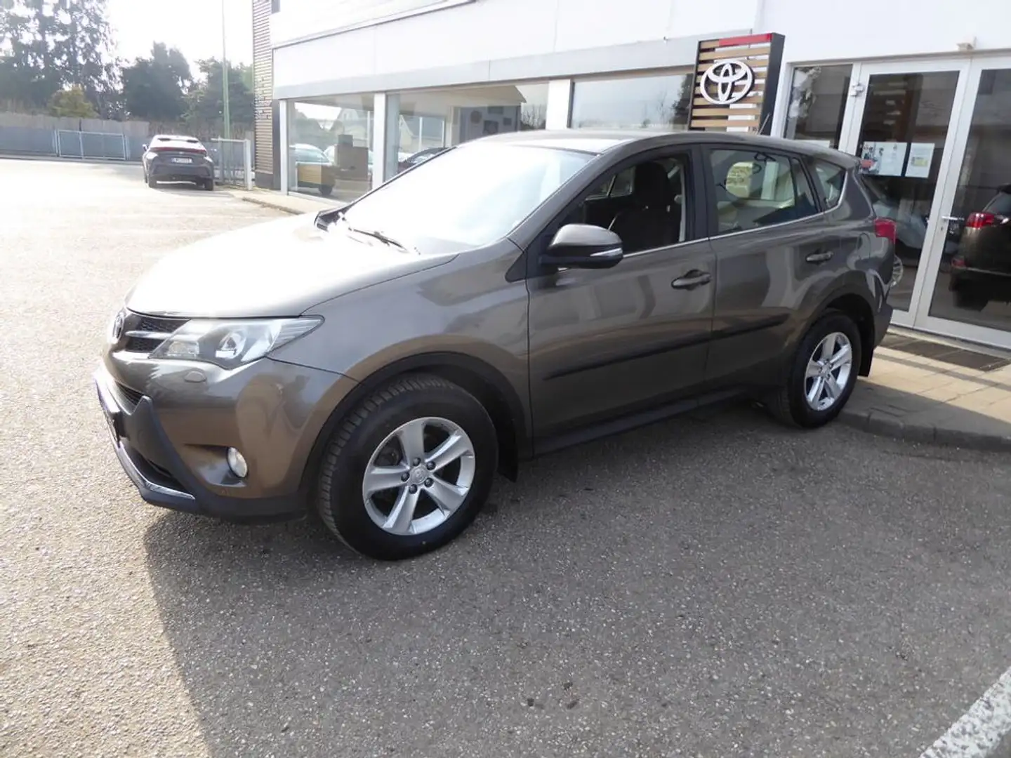 Toyota RAV 4 2,0 D-4D Elegance 2WD Brązowy - 2