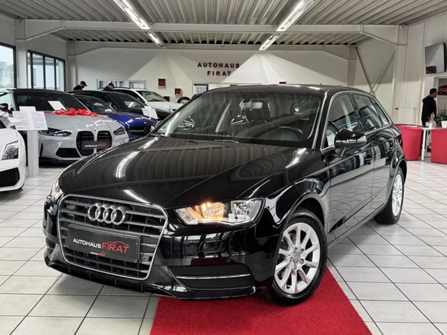 Audi A3 Sportback 2,0 TDI Standheizung+Navi+Alu+PDC Schwarz - 1