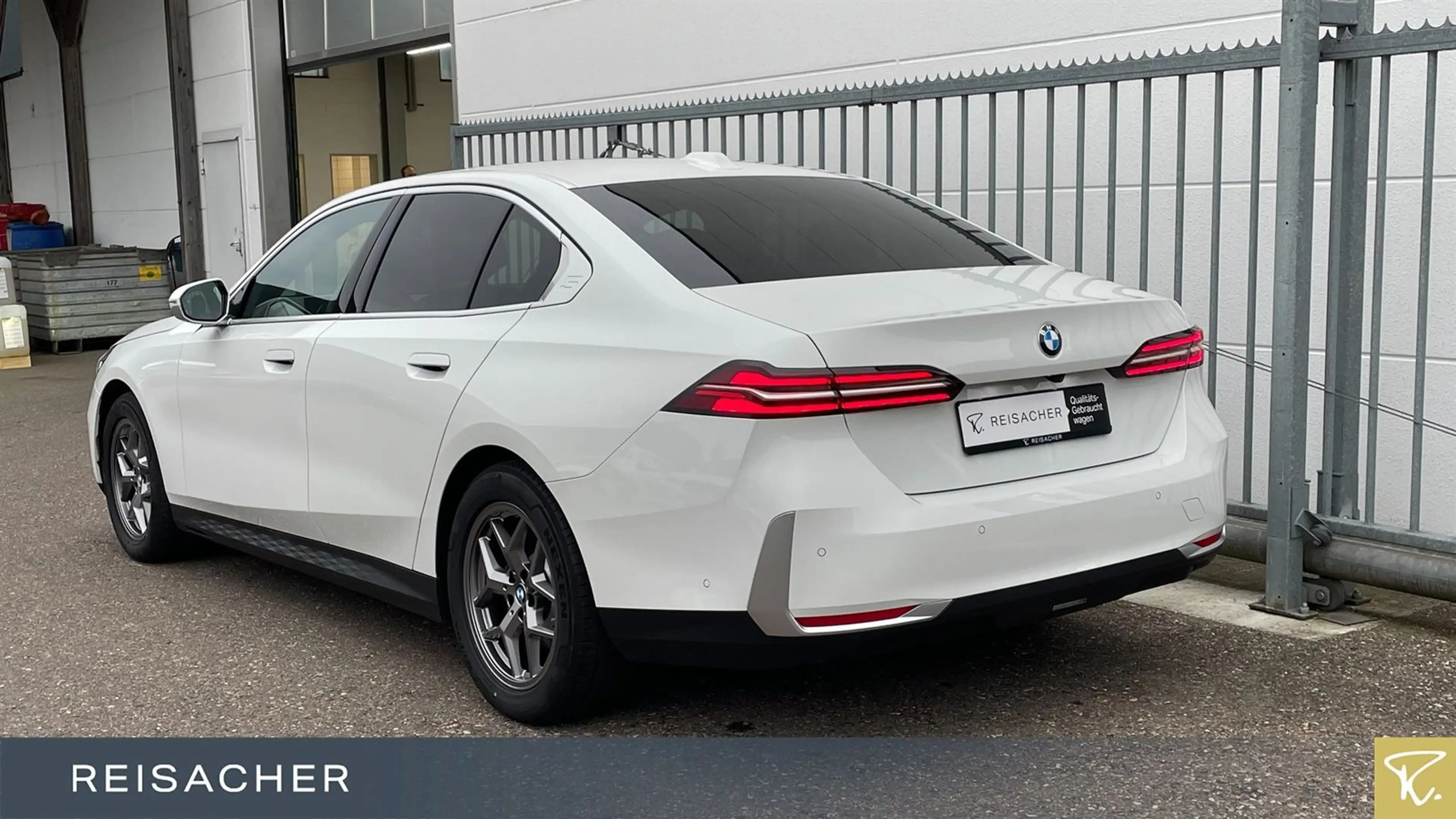 BMW 520 d A Lim AHK,Autom,LED, — photo 2