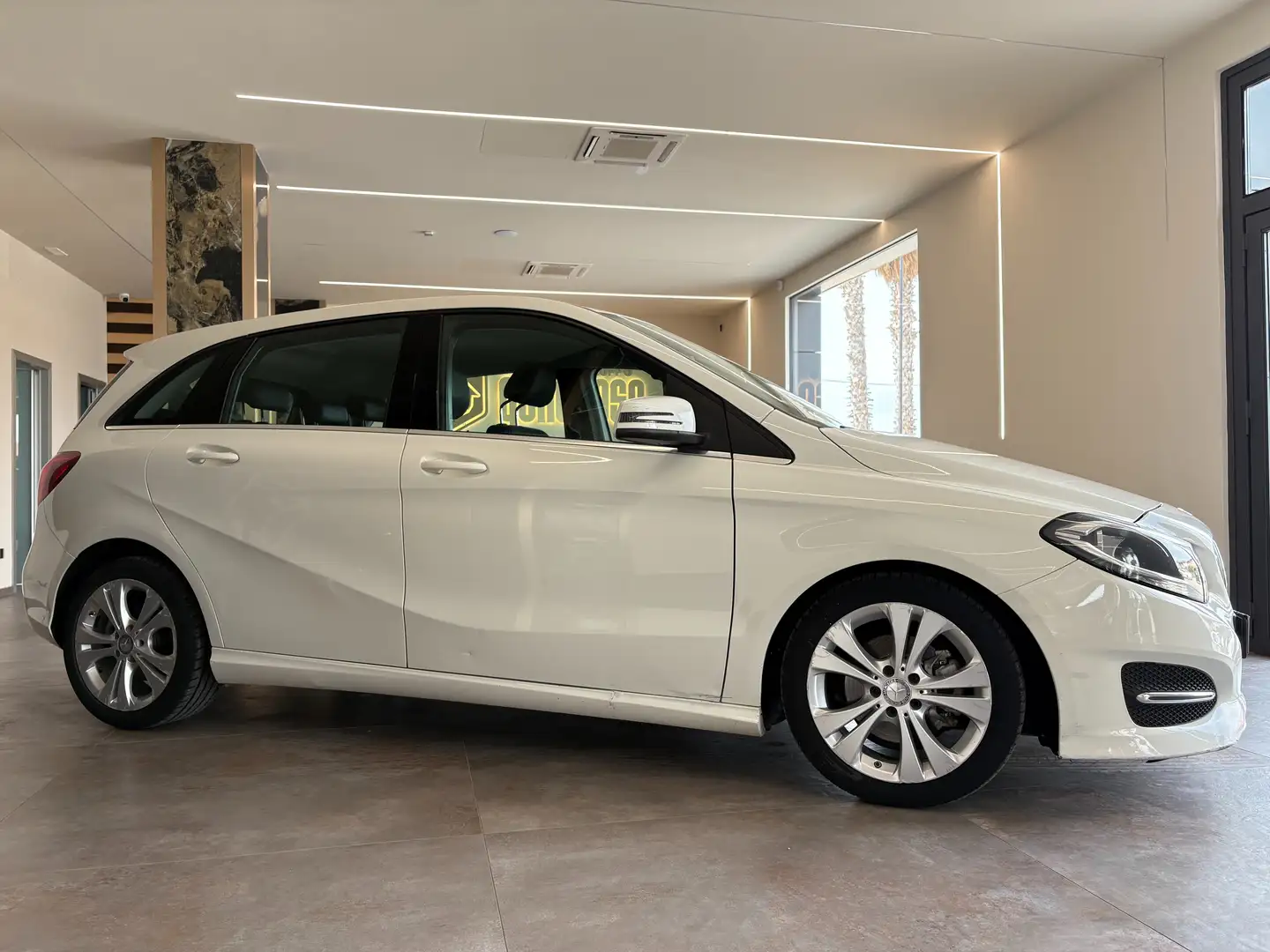 Mercedes-Benz B 200 Classe B 200d Premium Wit - 2