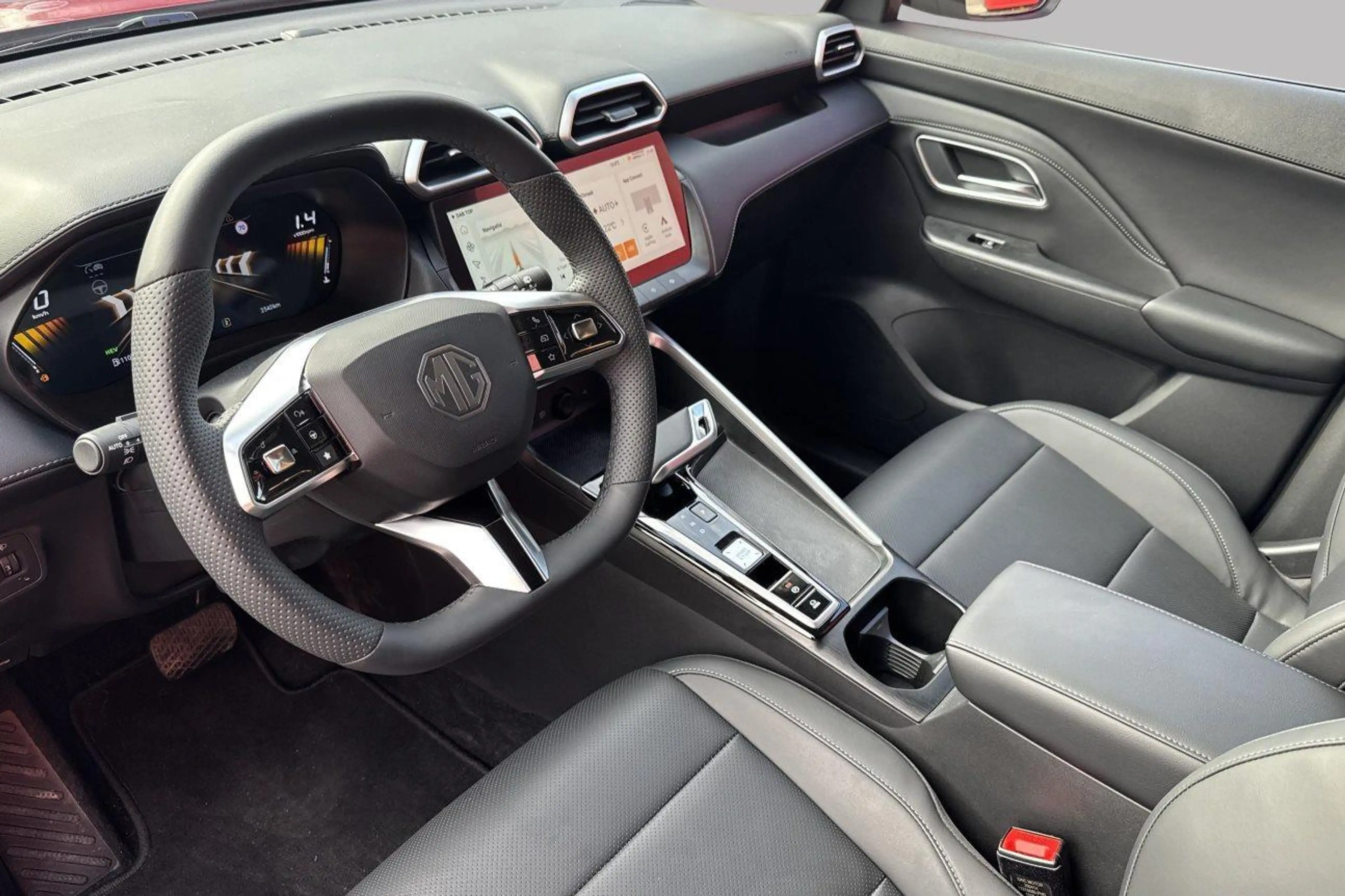 MG ZS LUXURY HEV — photo 9