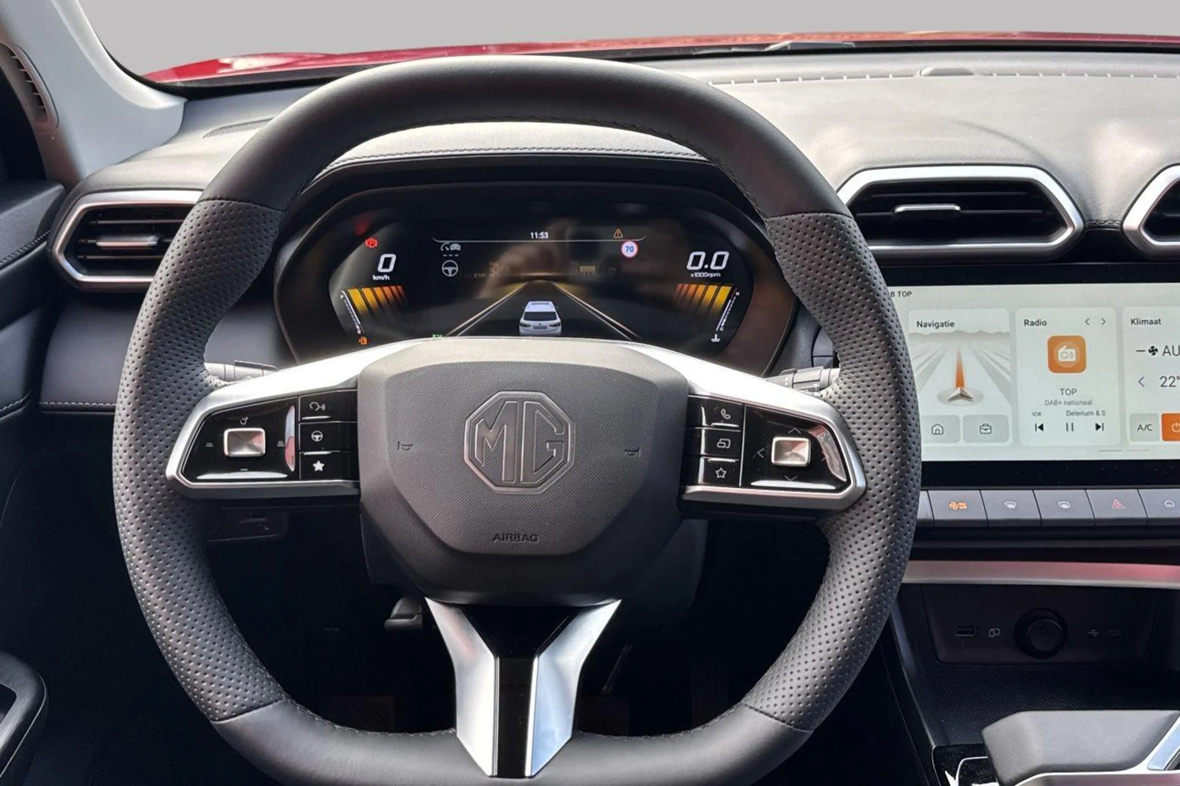 MG ZS LUXURY HEV — photo 12