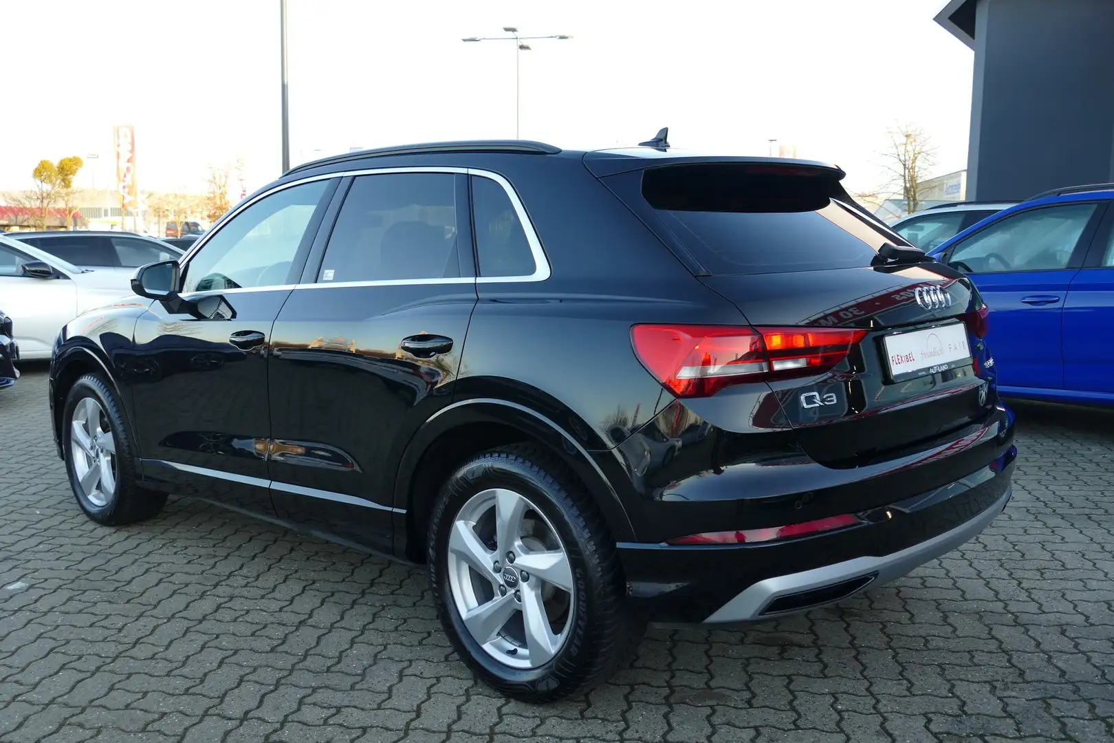 Audi Q3 35 1.5 TFSI advanced S-Tronic Navi AHK LED Schwarz - 2