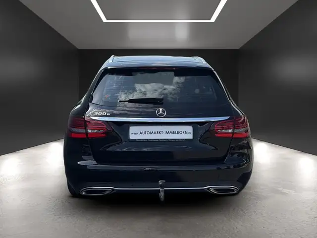 Mercedes-Benz C-Class view 9
