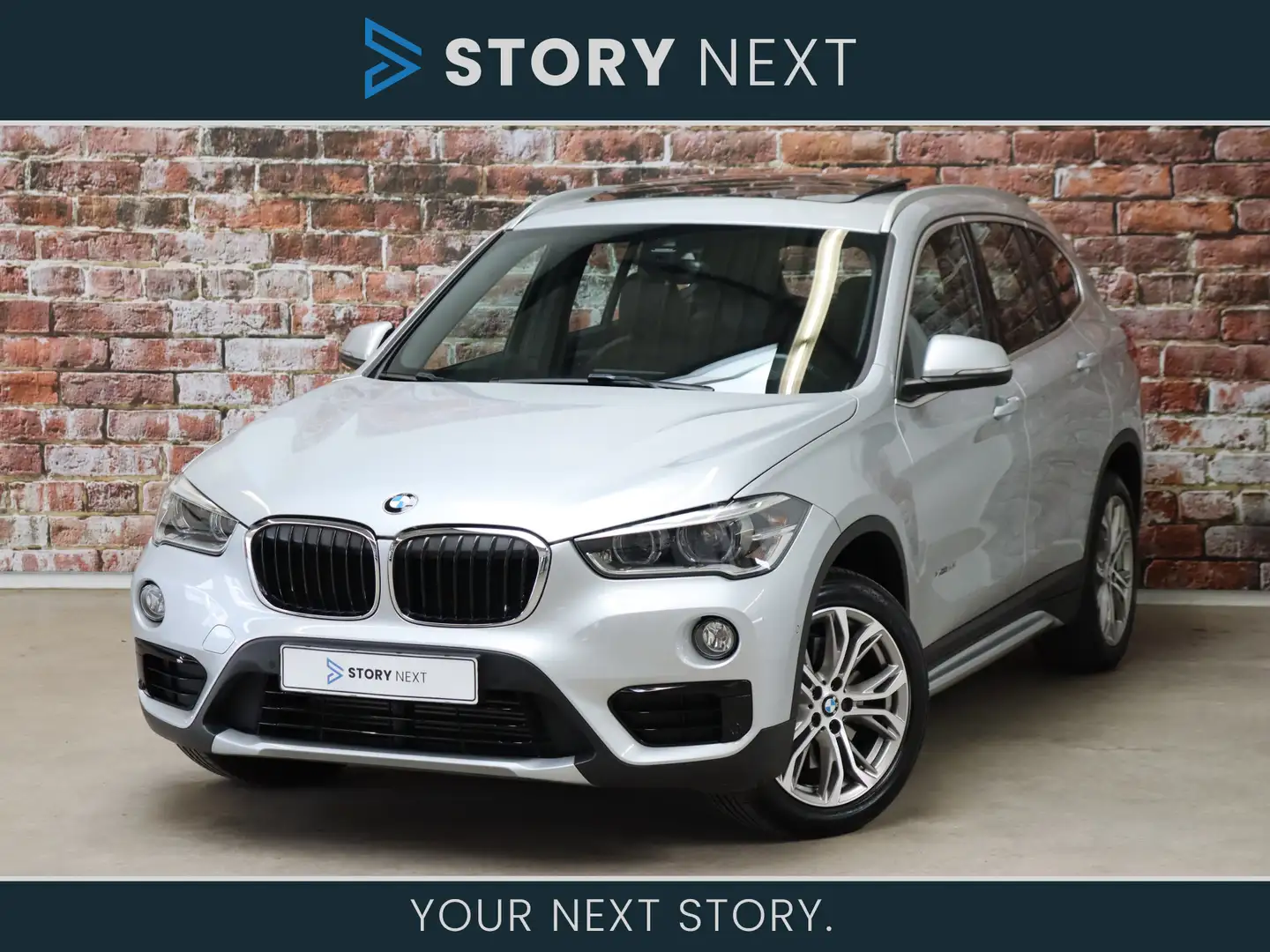 BMW X1 xDrive20i High Executive Sport Line Automaat / Pan Grau - 1