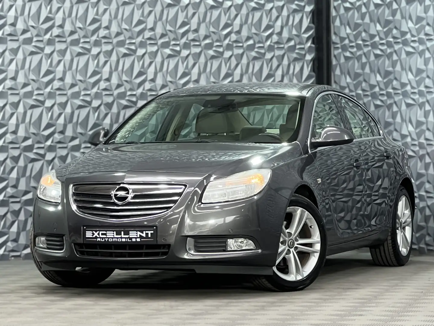 Opel Insignia 2.0 CDTi Sport DPF*GPS*CRUISE*BLUETOOTH*GARANTIE Grijs - 1