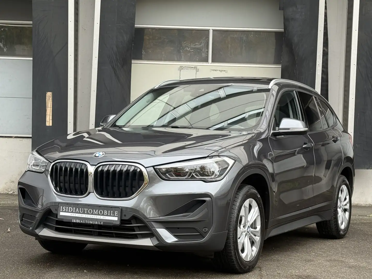 BMW X1 sDrive 20d Advantage LED Navi Pano Rü-Kamera Grau - 1