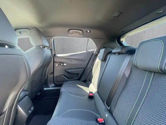 Peugeot 2008 view 8