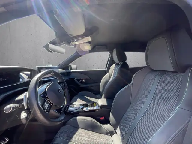 Peugeot 2008 view 9