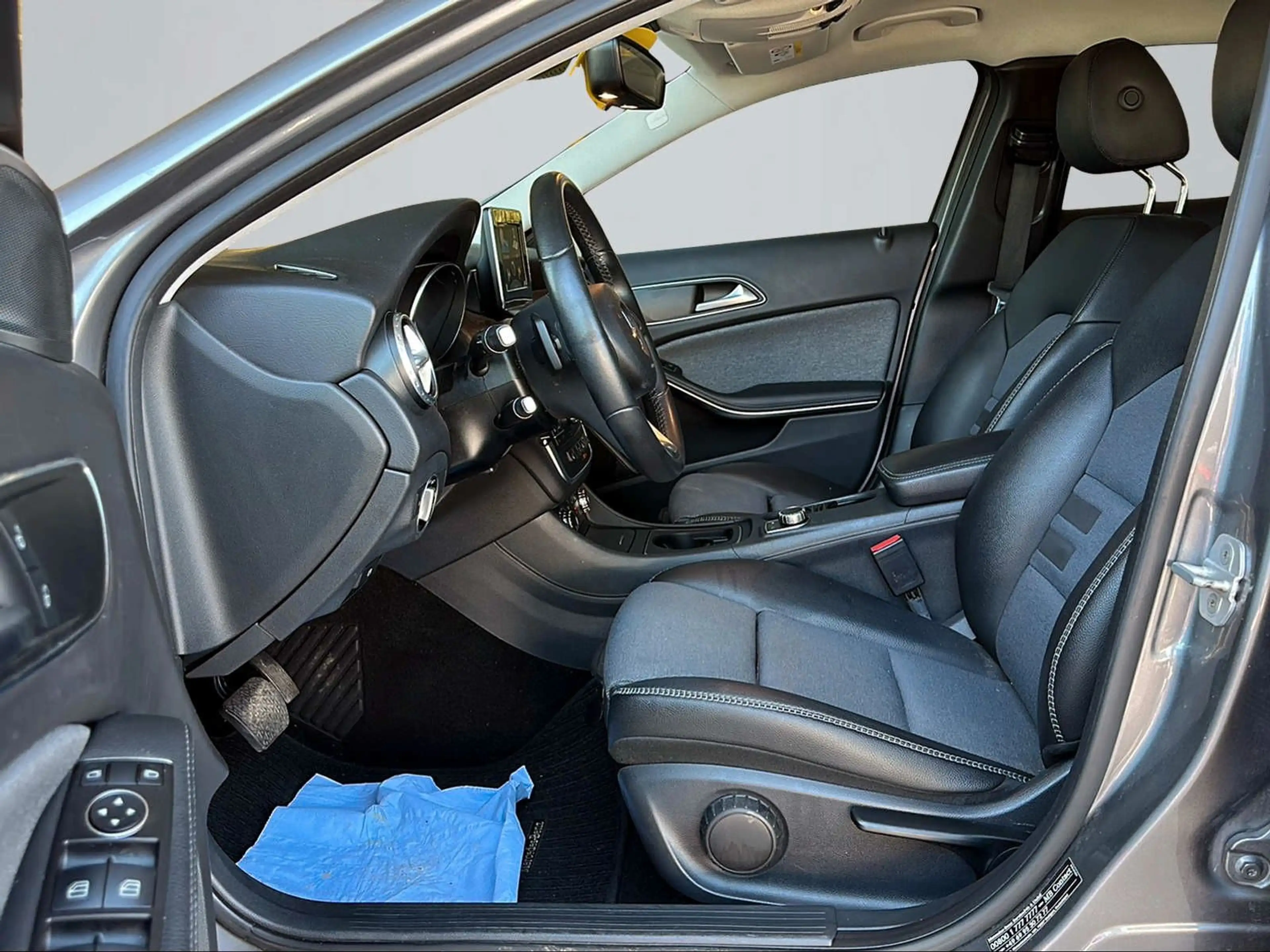 Mercedes-Benz GLA 180 | Navi | Xenon | Kam | AHK — photo 15