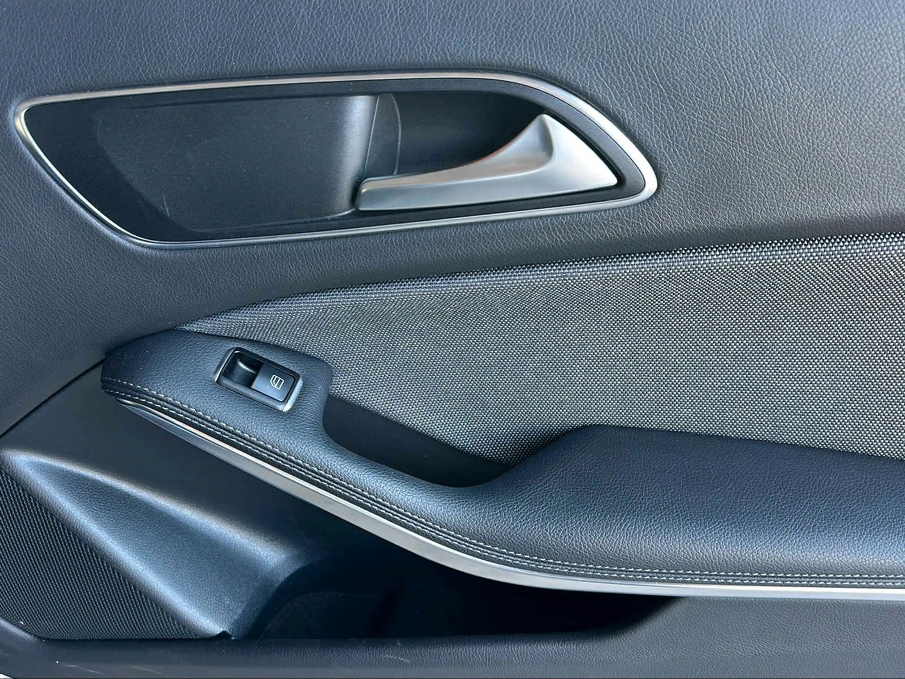 Mercedes-Benz GLA 180 | Navi | Xenon | Kam | AHK — photo 13