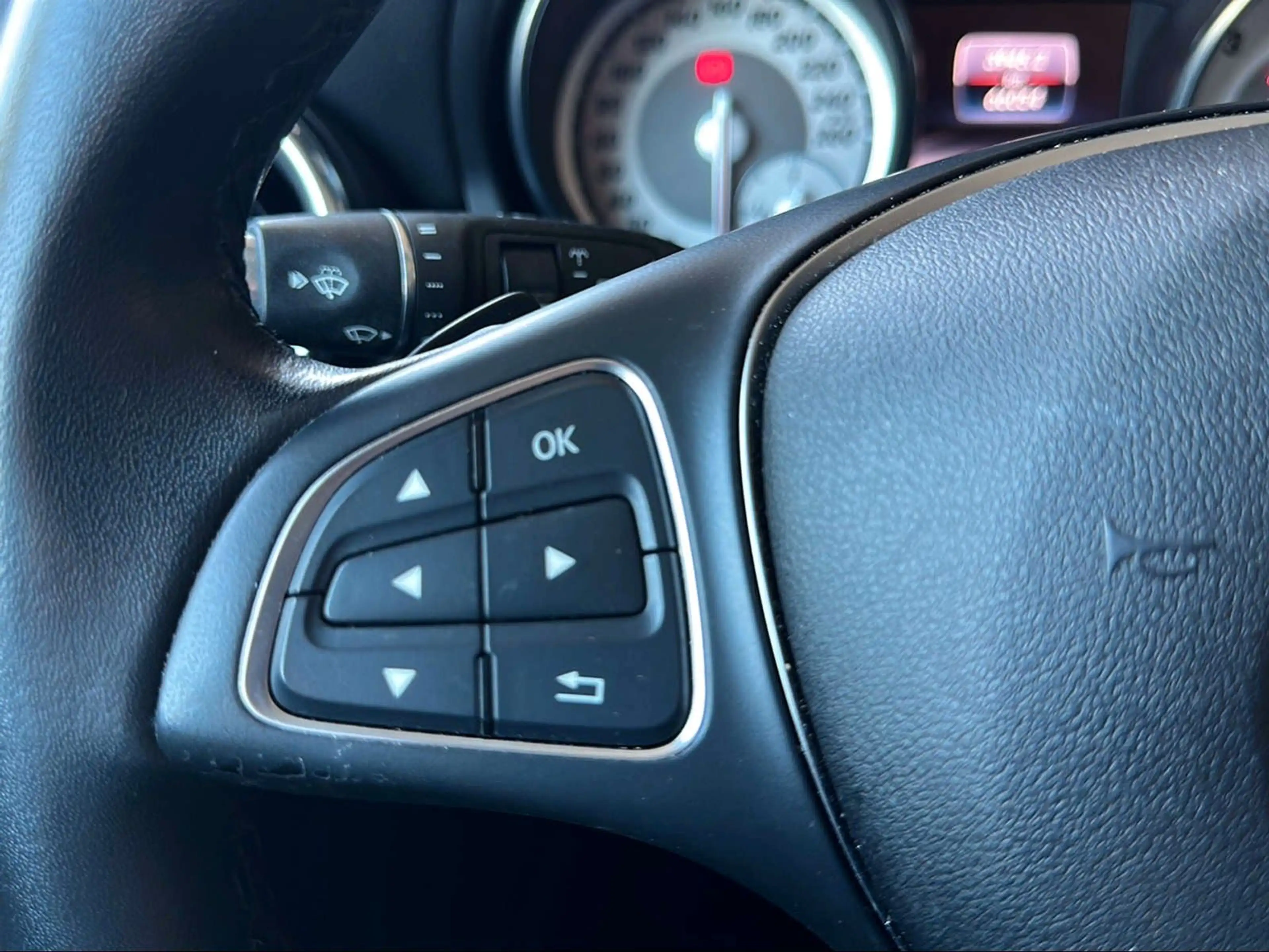 Mercedes-Benz GLA 180 | Navi | Xenon | Kam | AHK — photo 9