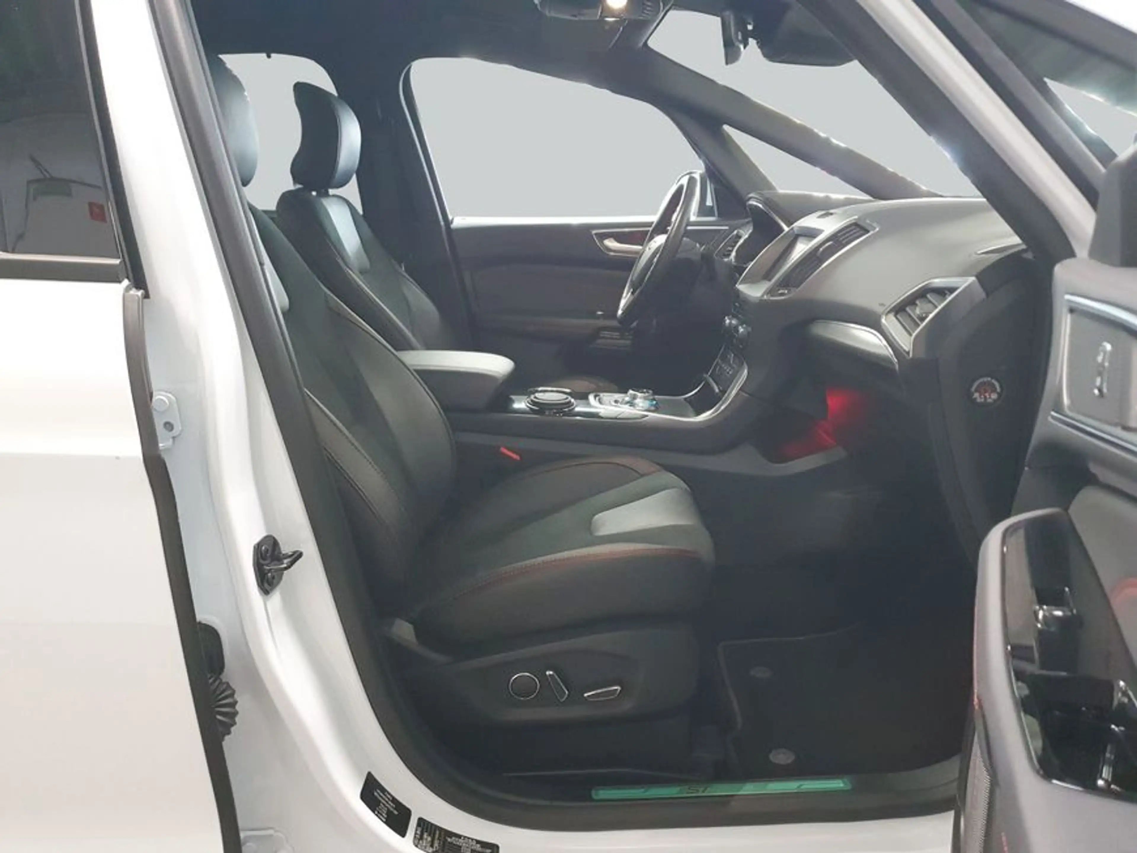 Ford S-Max 2.5 Duratec FHEV ST-LINE — photo 12