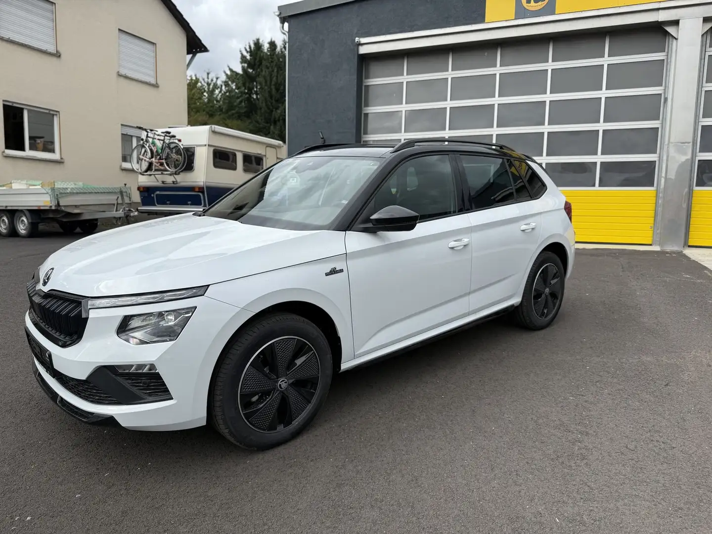 Skoda Kamiq ACC|NAVI|AHK|SIDE-ASS.|PANORAMA|ELEK.HECKKL. Weiß - 2