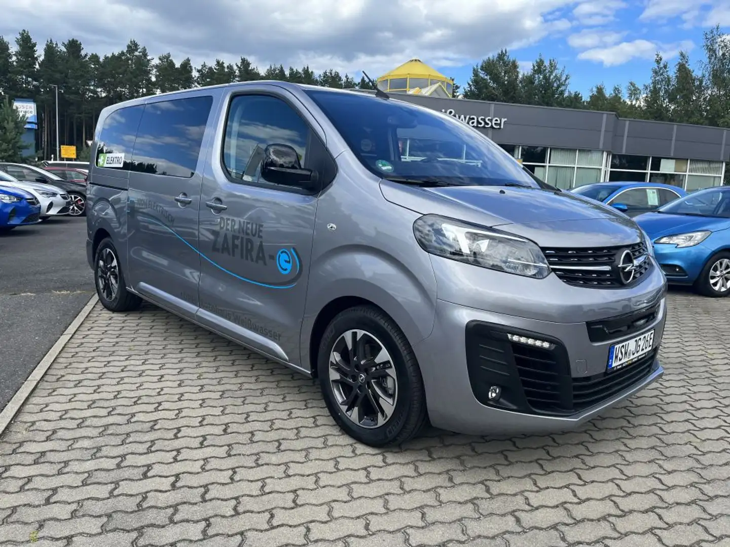 Opel Zafira Life E 75-kWh M Tourer srebrna - 1