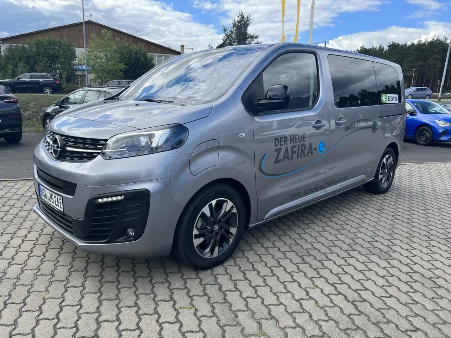 Opel Zafira Life E 75-kWh M Tourer Srebrny - 2