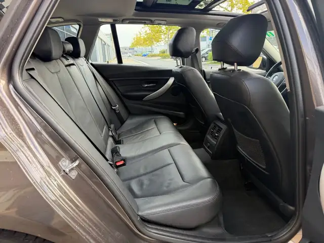 BMW 3 Series view 12