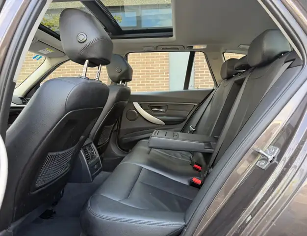 BMW 3 Series view 13