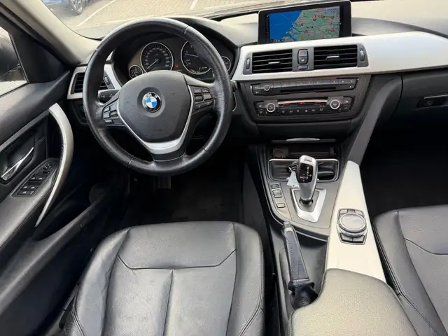 BMW 3 Series view 2
