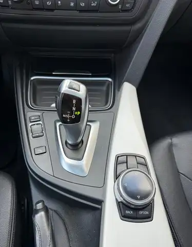 BMW 3 Series view 16