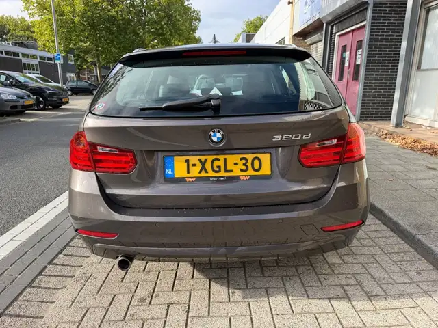 BMW 3 Series view 7