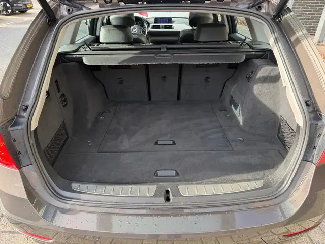 BMW 3 Series view 21