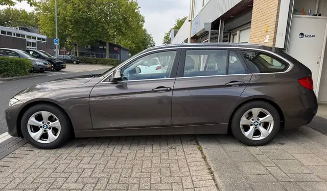 BMW 3 Series view 15