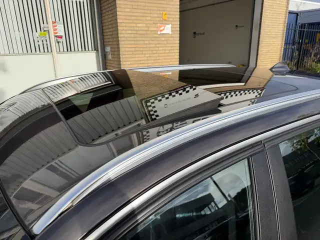 BMW 3 Series view 17