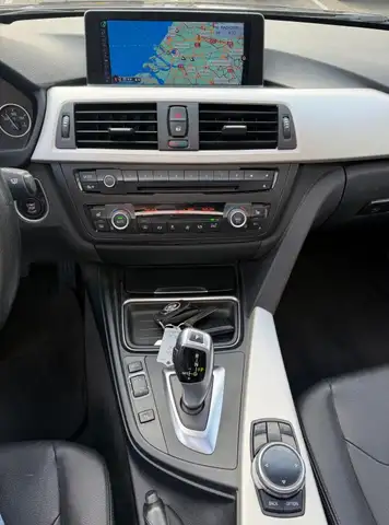 BMW 3 Series view 3