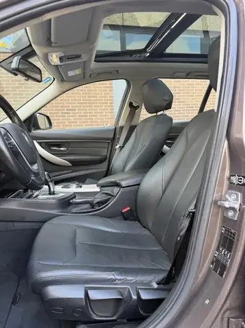 BMW 3 Series view 11