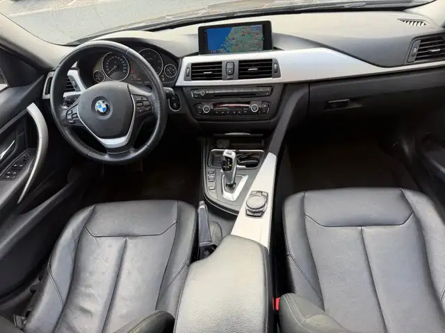 BMW 3 Series view 9